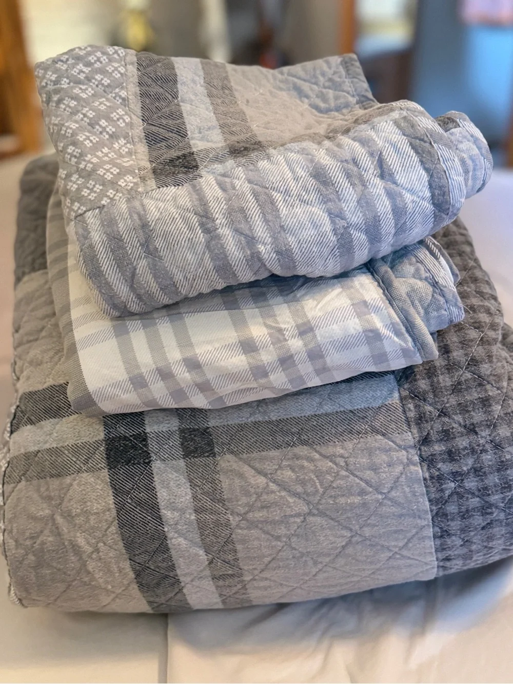 King Quilted Patchwork Reversible Bedspread in Gray and Cream